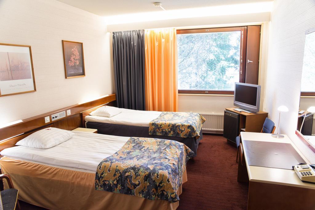 Hotel Jaemsae Jamsa Quarto foto